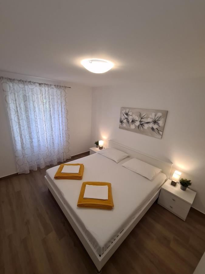 Apartament And Mazuranic *