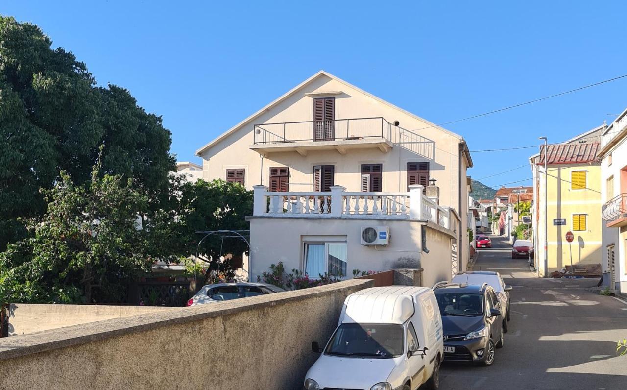 Apartament And Mazuranic *