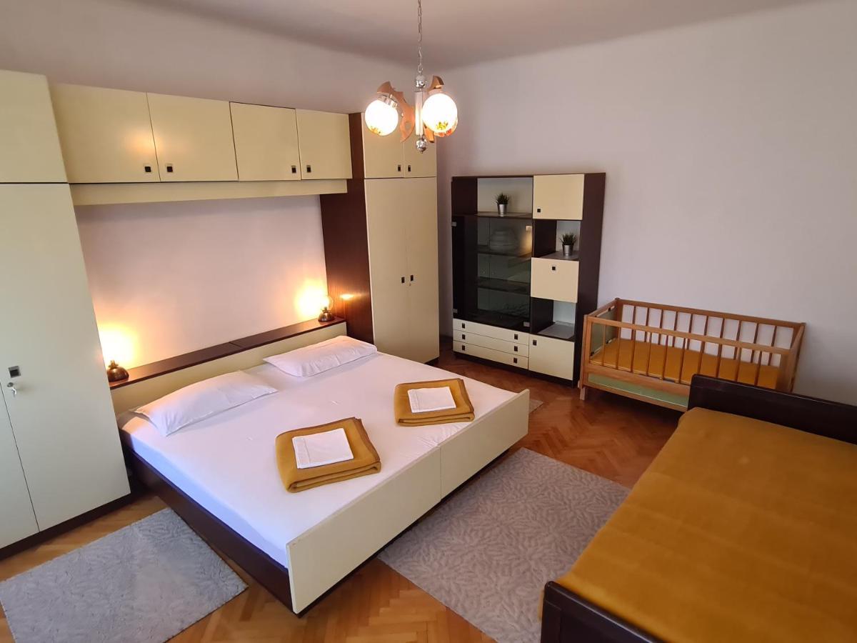 Apartament And Mazuranic *