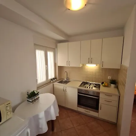 Apartments And Rooms Mazuranic Novi Vinodolski Esterno foto