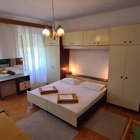 Apartments And Rooms Mazuranic Novi Vinodolski Camera foto