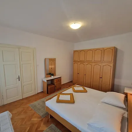 Apartments And Rooms Mazuranic Novi Vinodolski Esterno foto